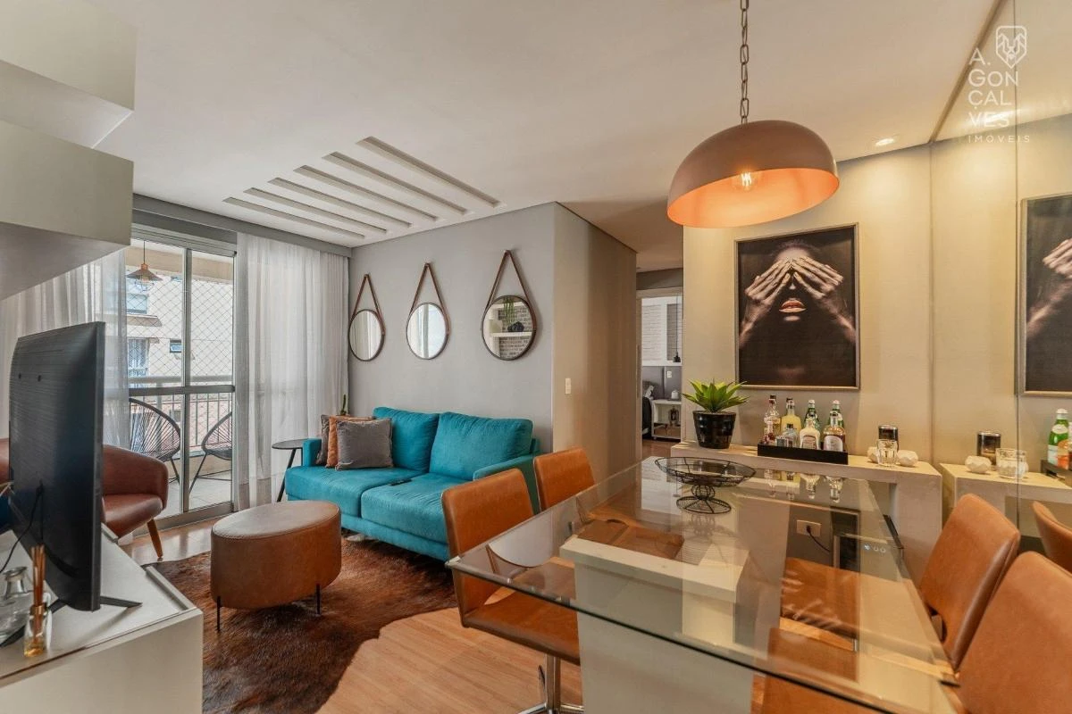 Wood or laminate floors in a 2-bedroom apartment, 60 m² — photo 7
