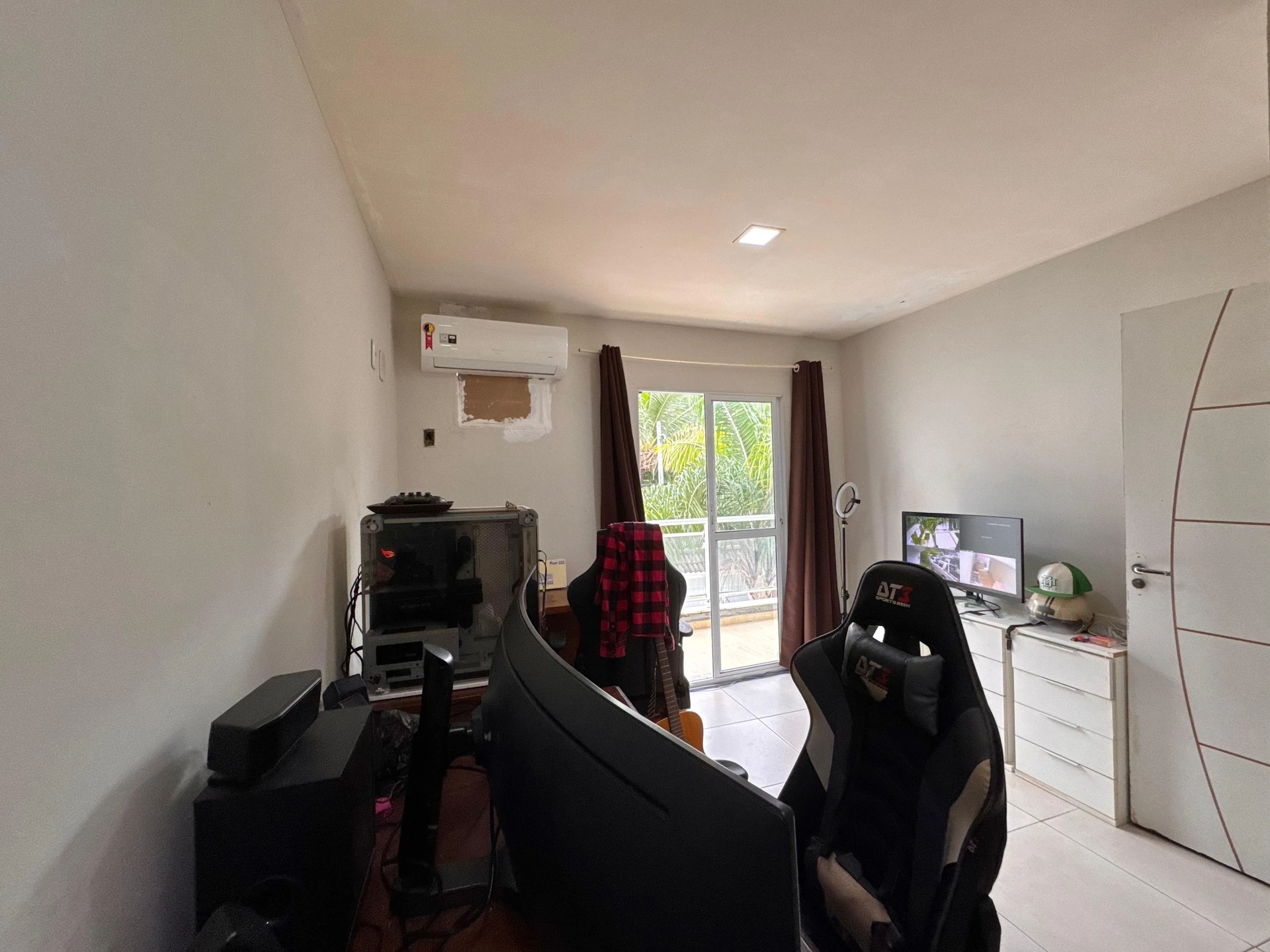 Furnished condo house with 3 bedrooms and laundry setup — photo 50