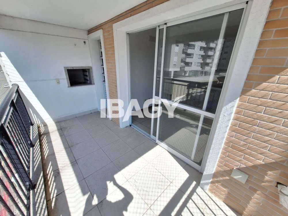 Unfurnished apartment with 3 en-suite bedrooms and 2 spots — photo 4