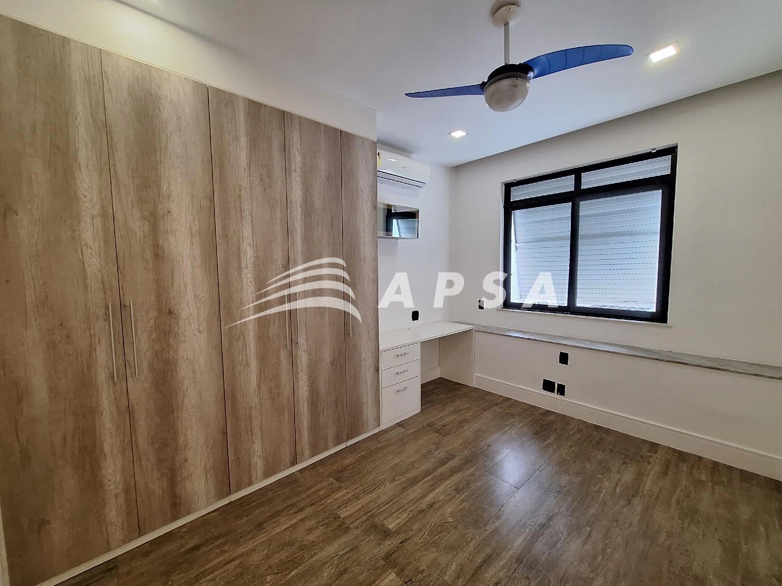 210 m² apartment with an open-plan gas kitchen — photo 7