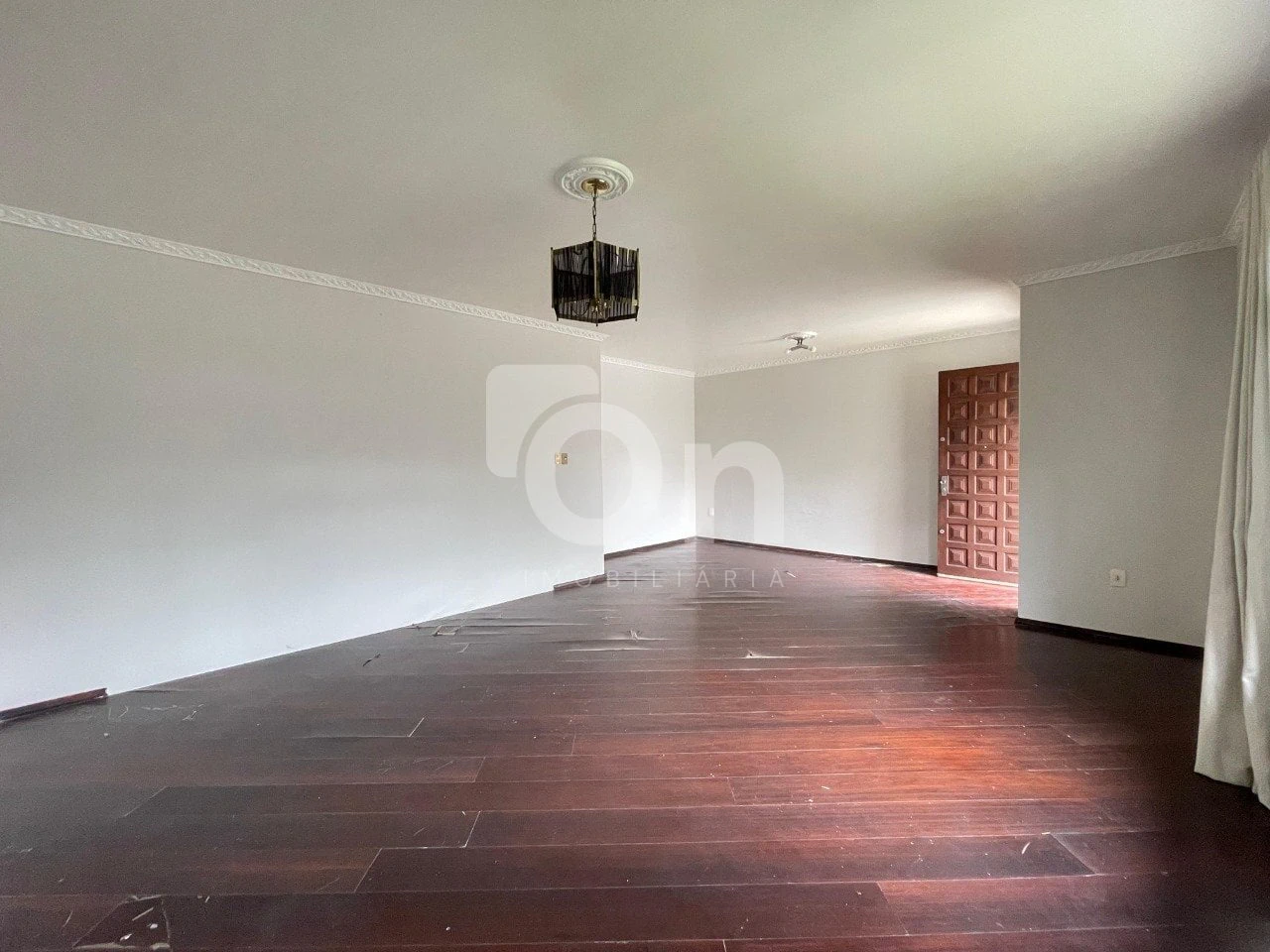 Wood or laminate floors in a one-bedroom house, 60 m² — photo 16