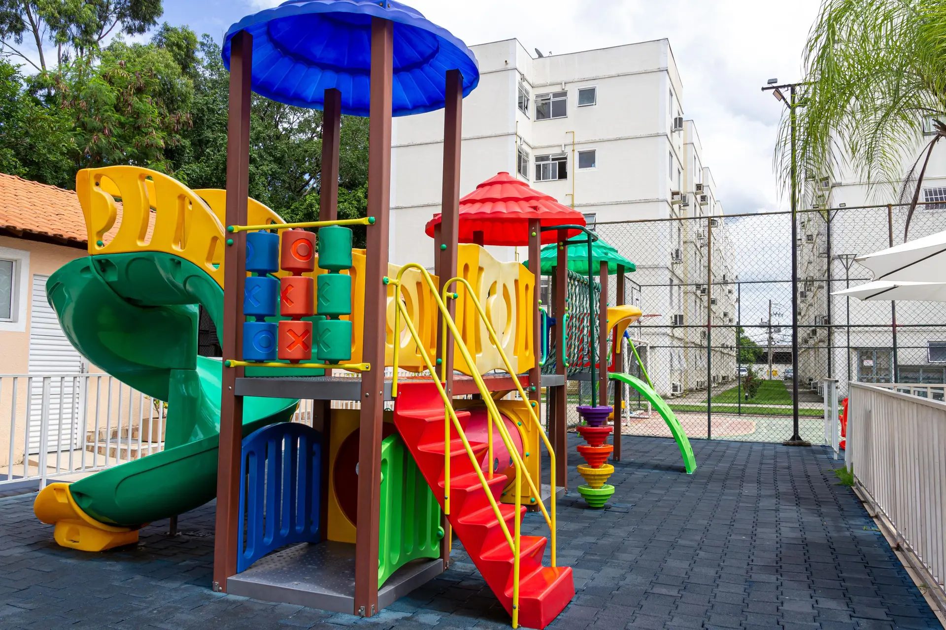 Apartamento mobiliado de 2 quartos em condomínio com piscina — photo 58