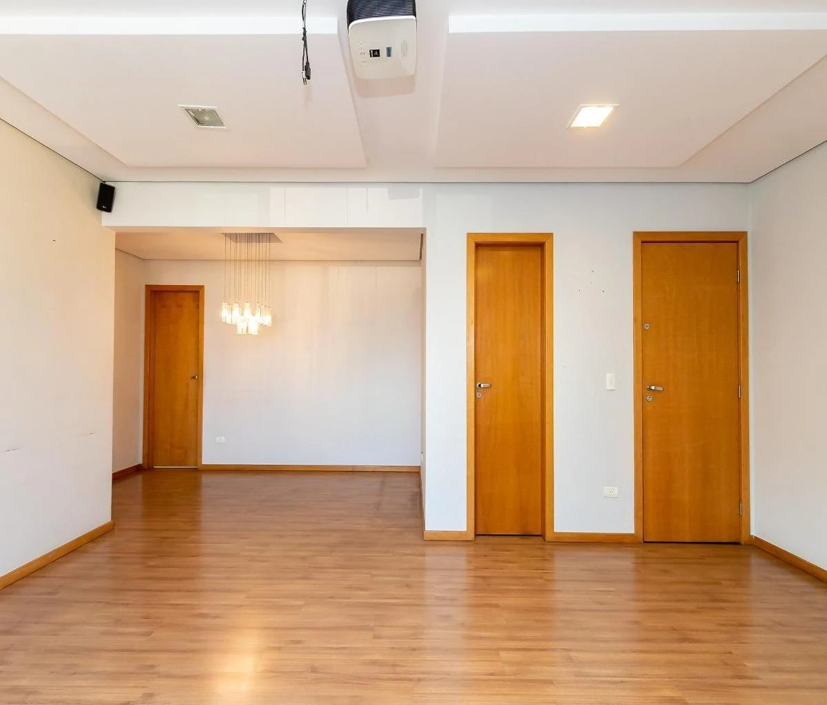 4-bedroom apartment with a home office in Curitiba — photo 3