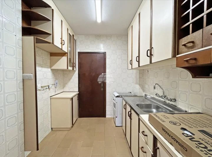 Unfurnished 3-bedroom apartment with private garden — photo 7
