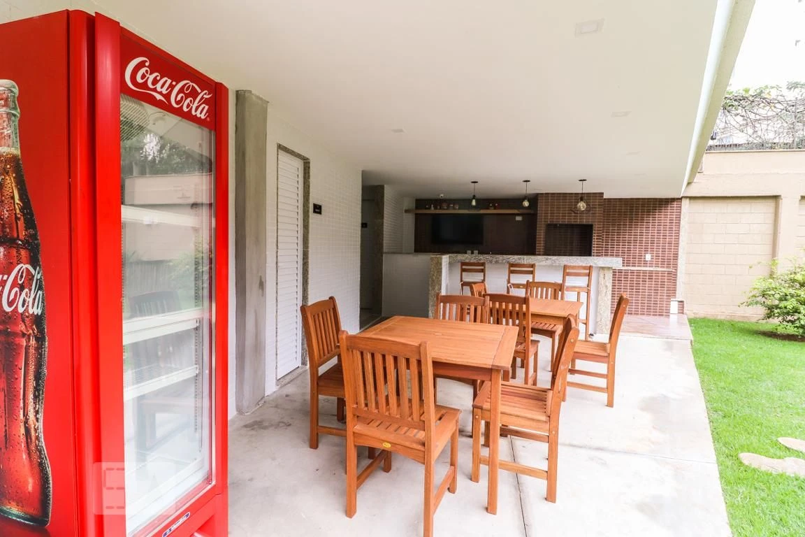 Furnished 1-bedroom apartment with a glassed balcony — photo 41