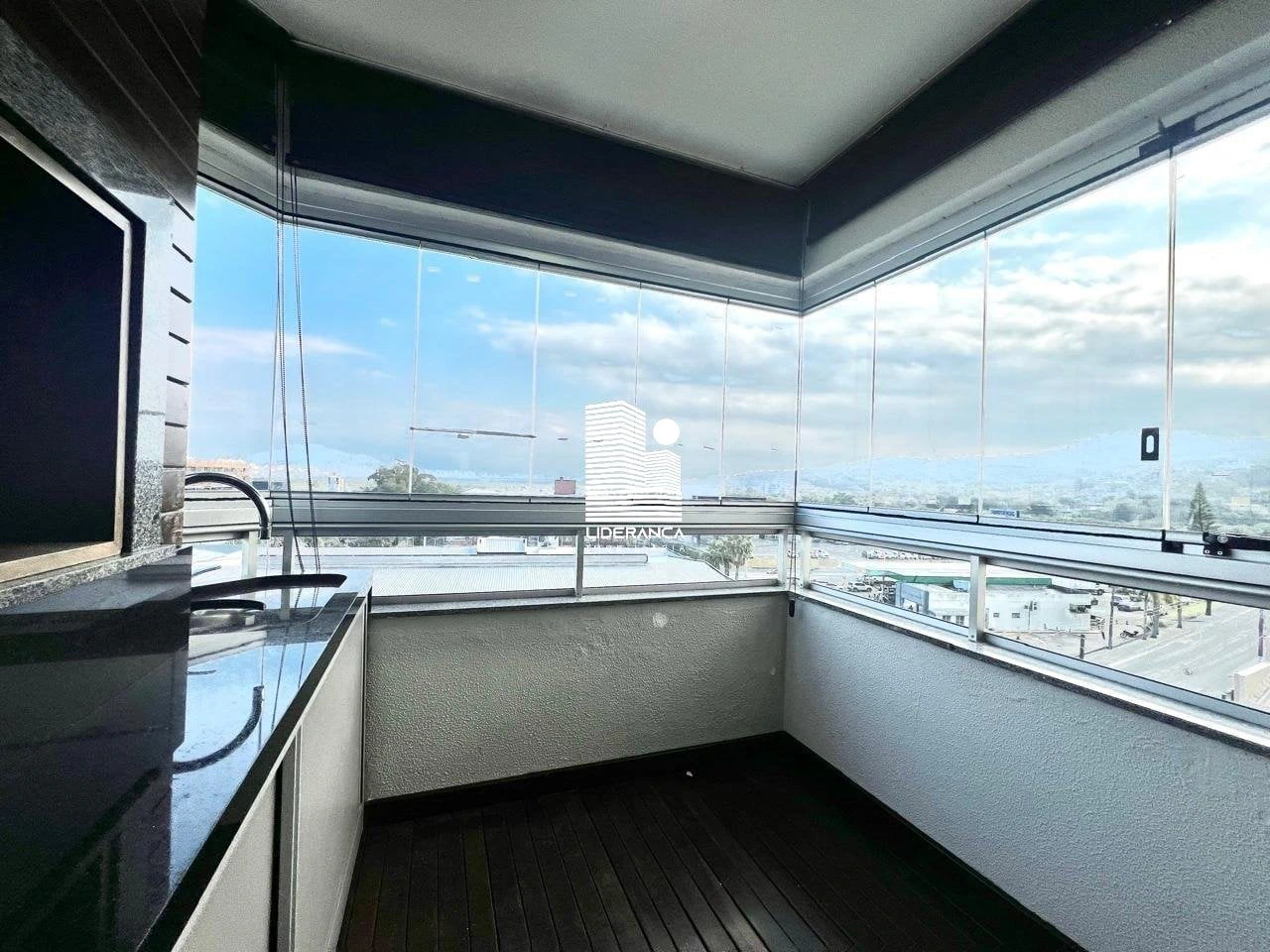 Furnished apartment, 125 m², with a glass-enclosed balcony — photo 5
