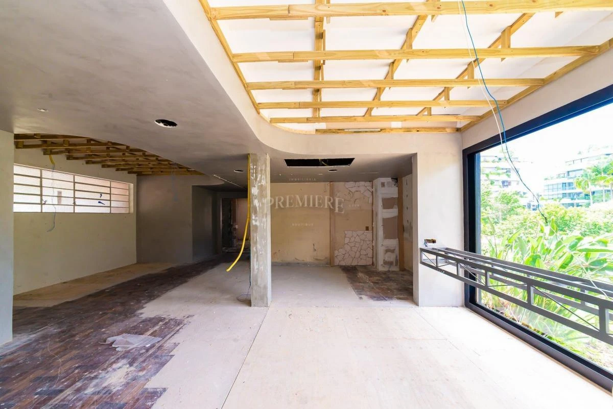 Casa de 220 m² com 5 banheiros e 6 vagas — photo 2