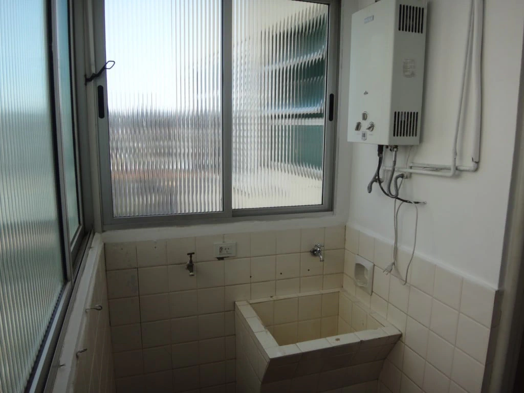 3-bedroom apartment with a bathtub in Curitiba — photo 22