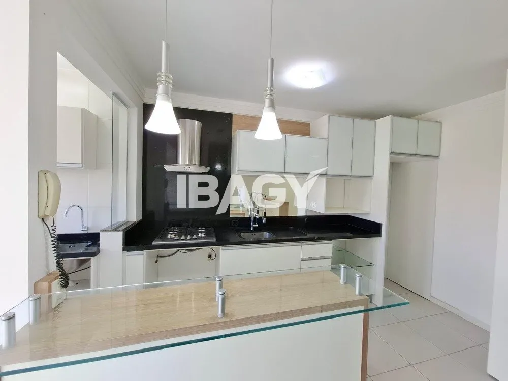 Furnished 95 m² apartment with 2 bedrooms and a desk — photo 17