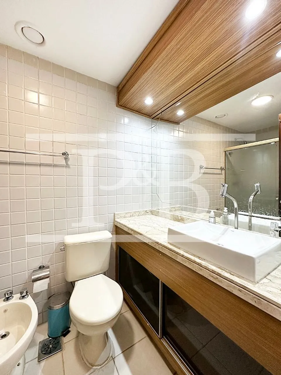 Furnished 2-bedroom apartment with 3 bathrooms — photo 13