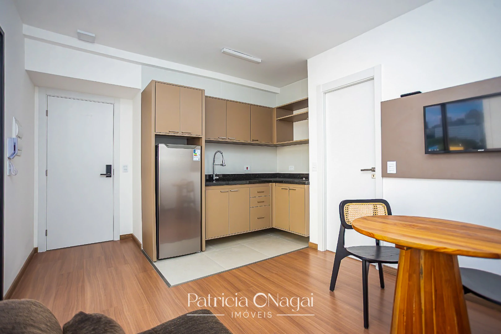 Furnished 1-bedroom apartment with balcony and 56 m² — photo 2