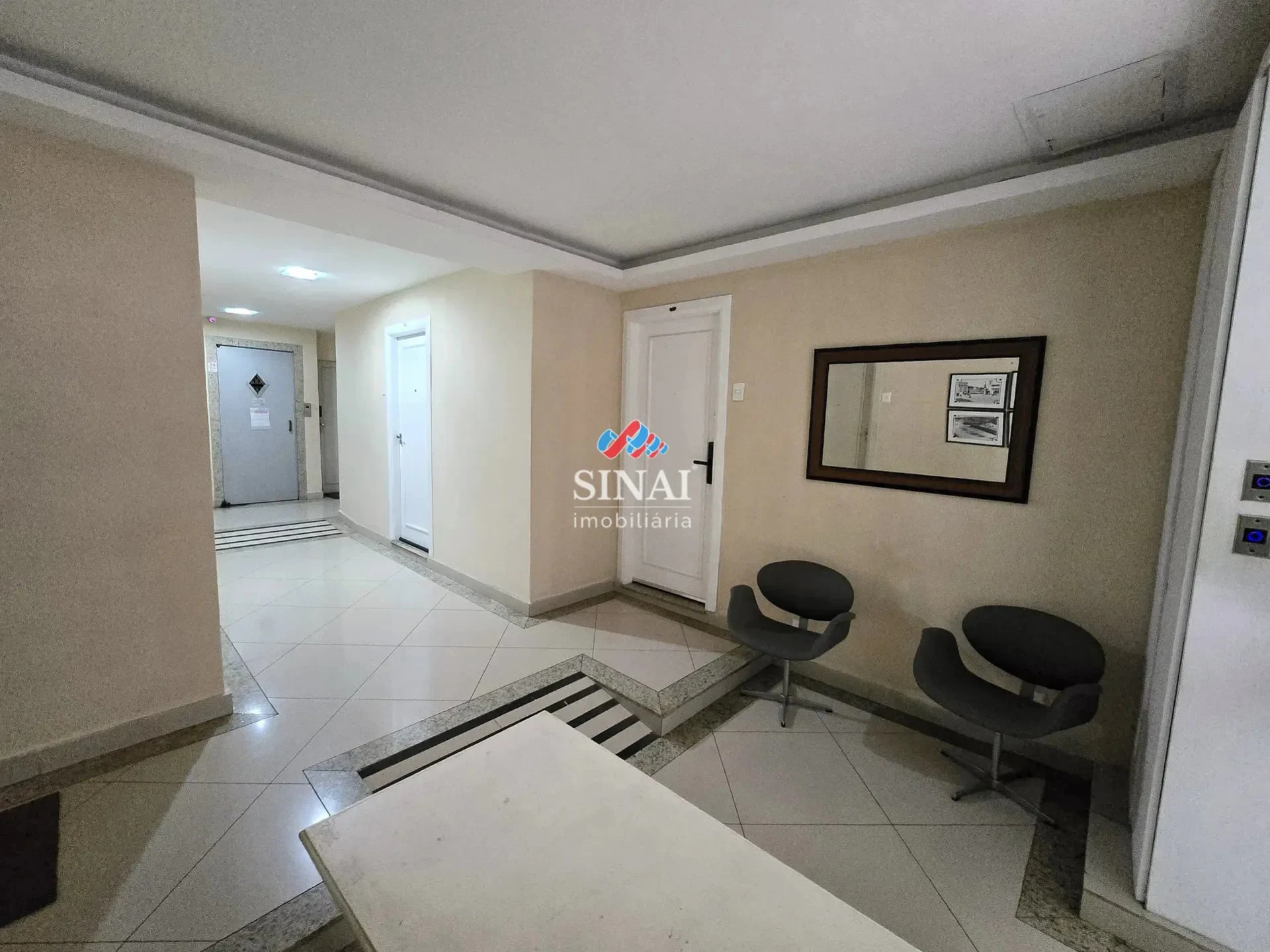 2-bedroom apartment with wood or laminate floors — photo 27