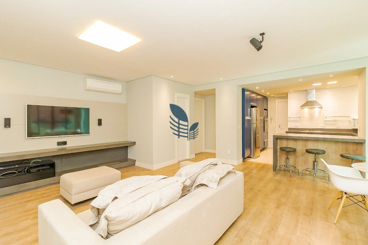 Home office in a 4-bedroom apartment, 164 m²