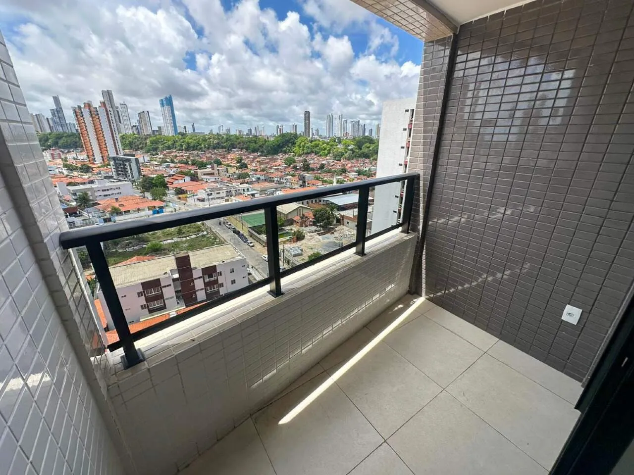 2-bedroom apartment with en-suite and fitted kitchen — photo 3