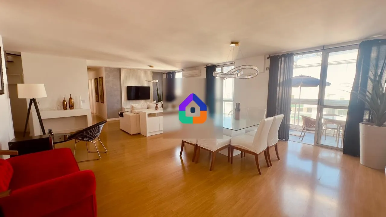 Apartamento com 4 quartos e varanda fechada de vidro — photo 3