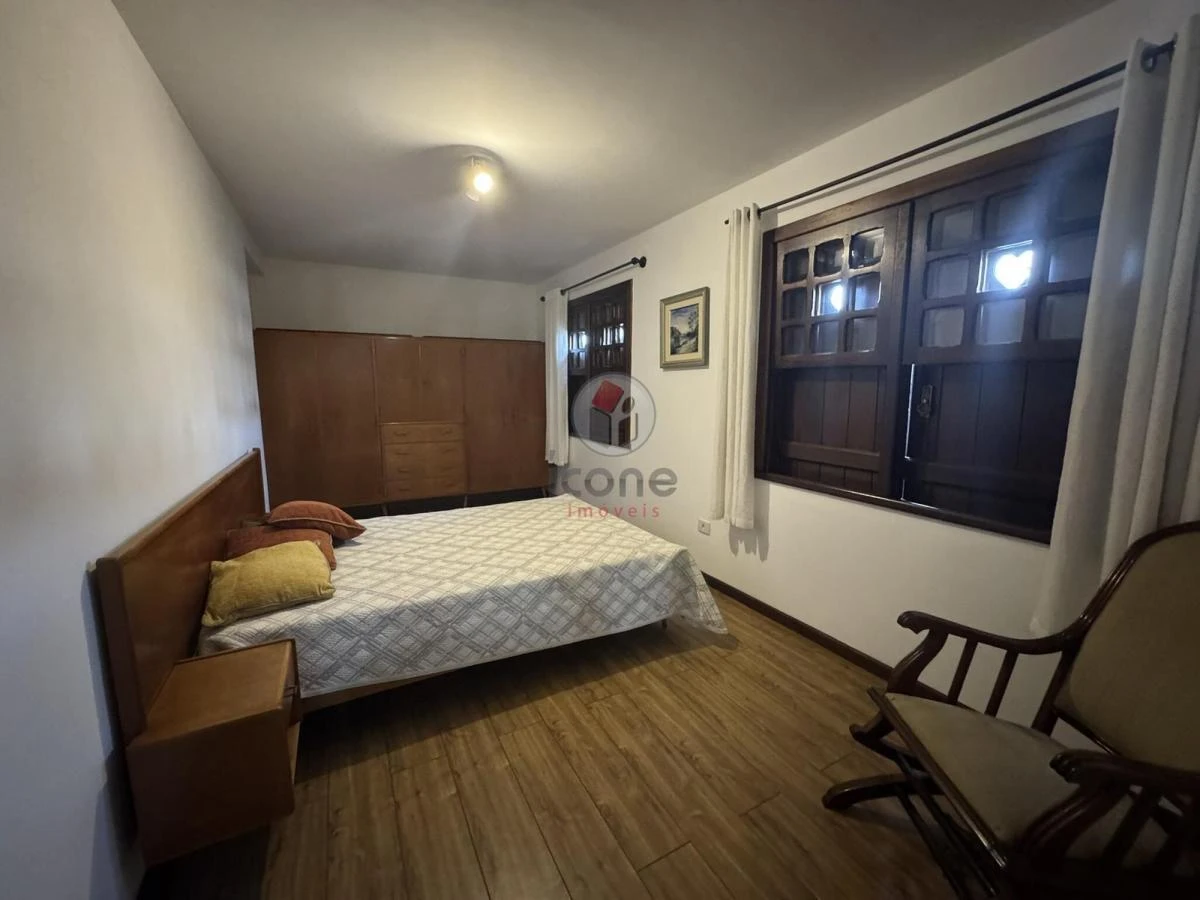 3-bedroom house with a bathtub in Curitiba — photo 29