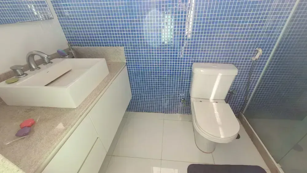 650 m² house with 6 en-suite bedrooms and 4 parking spots — photo 74