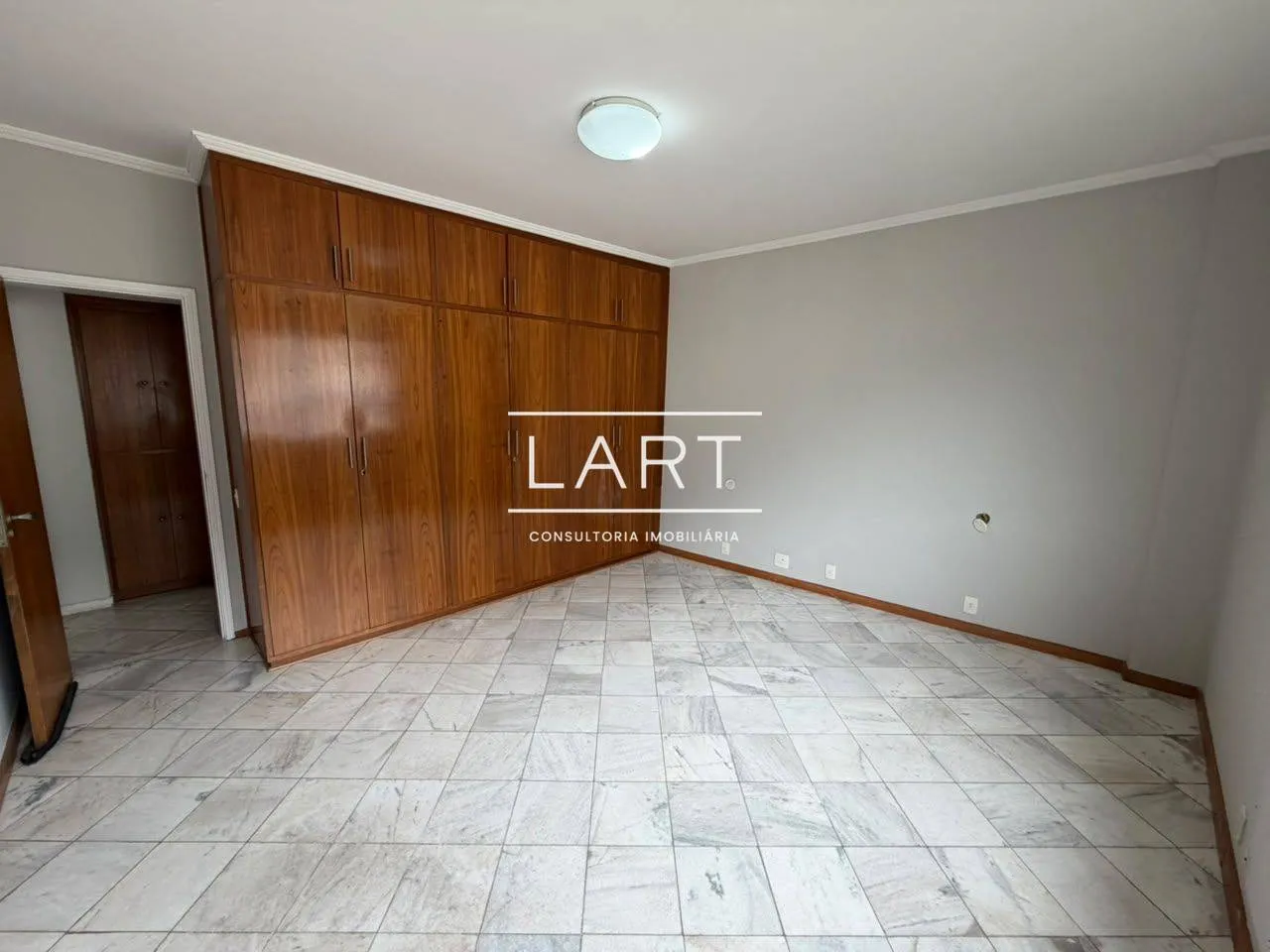 One-bedroom apartment in a building with a sauna