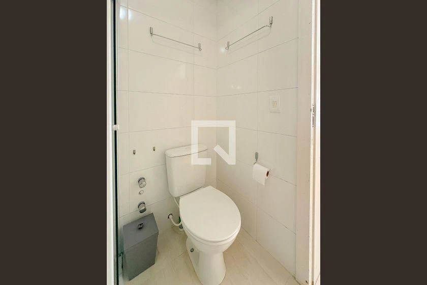 Balcony with a grill in a 2-bedroom apartment, 92 m² — photo 43