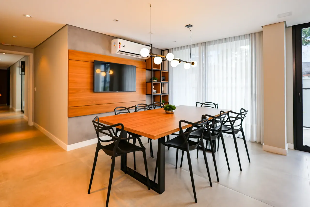 Furnished 1-bedroom apartment with open-plan kitchen — photo 14