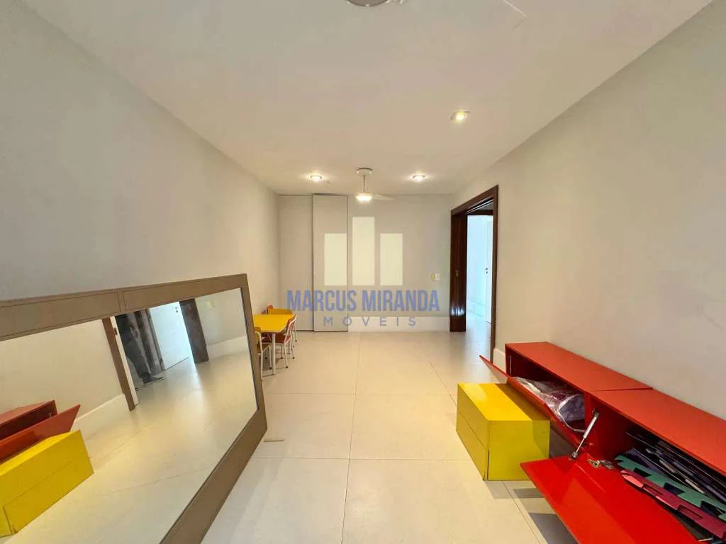 House with 5 bedrooms and 834 m², 6 parking and 9 baths — photo 24