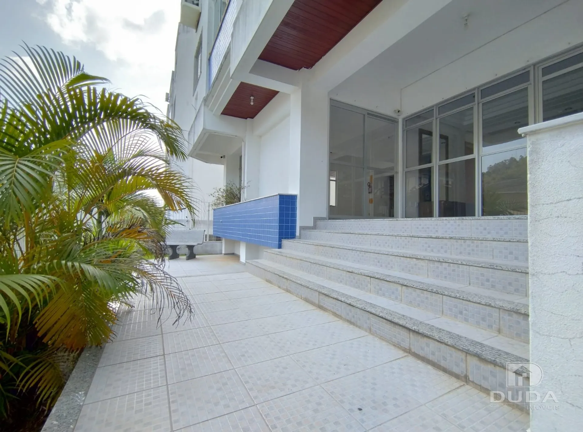 Apartamento amueblado de 2 dormitorios con plaza — photo 16