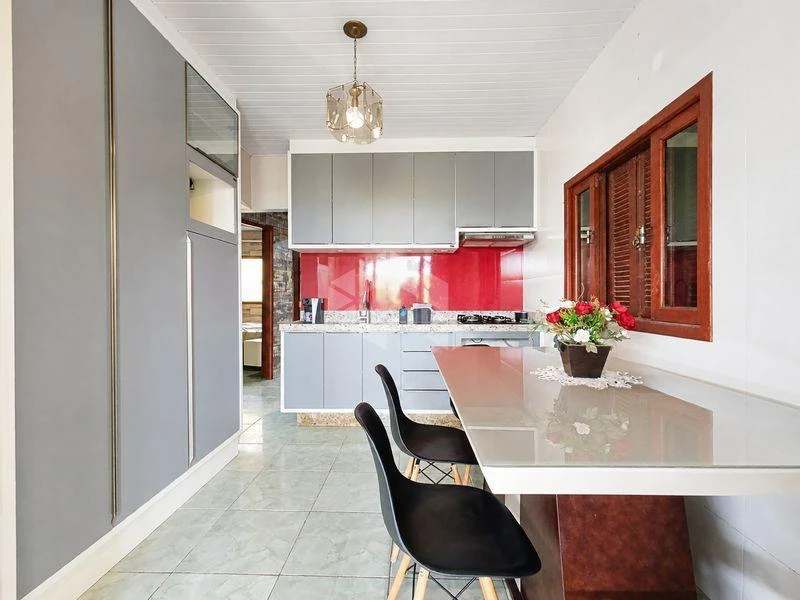 Balcony with a grill in a 2-bedroom house, 100 m²