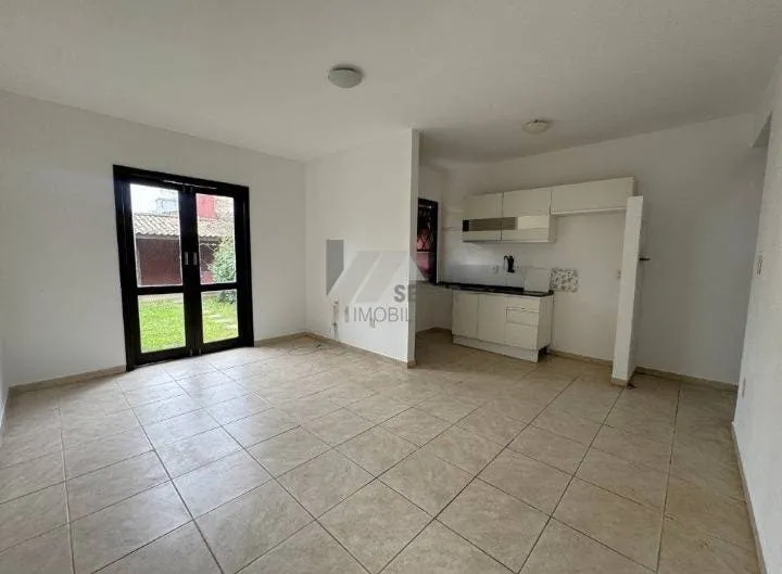 Balcony with a grill in a 2-bedroom house, 80 m² — photo 13