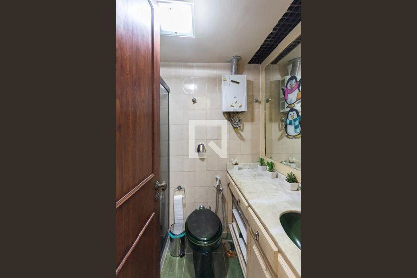 Furnished 3-bedroom apartment with suite and balcony — photo 50