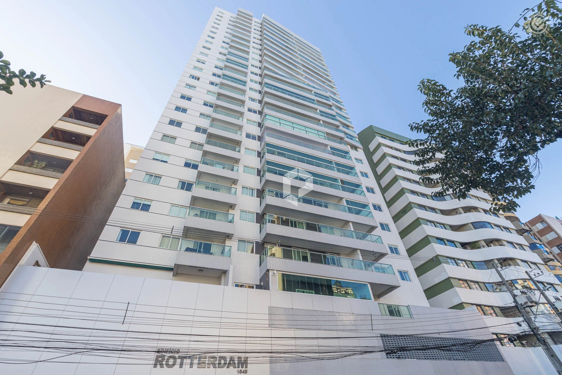 Furnished 2-bedroom apartment with a balcony — photo 25