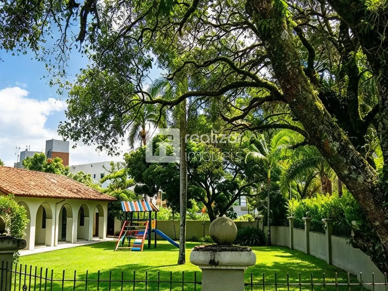 Furnished house, 328 m², with floor-to-ceiling windows — photo 6