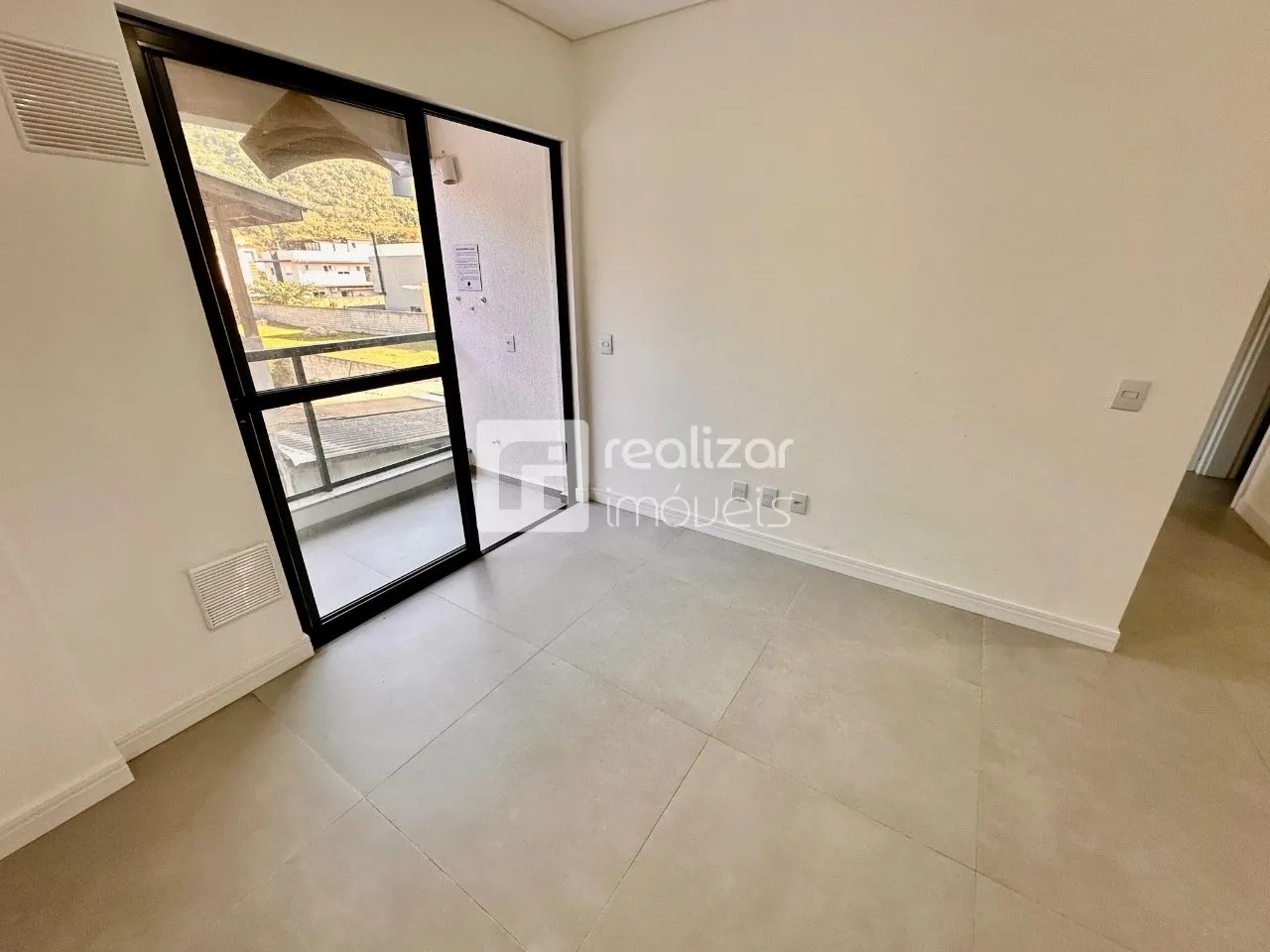 Furnished 2-bedroom apartment with integrated kitchen — photo 15