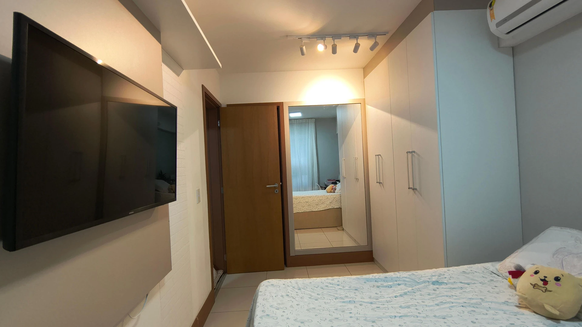 Furnished apartment, 150 m², with a grill on the balcony — photo 15