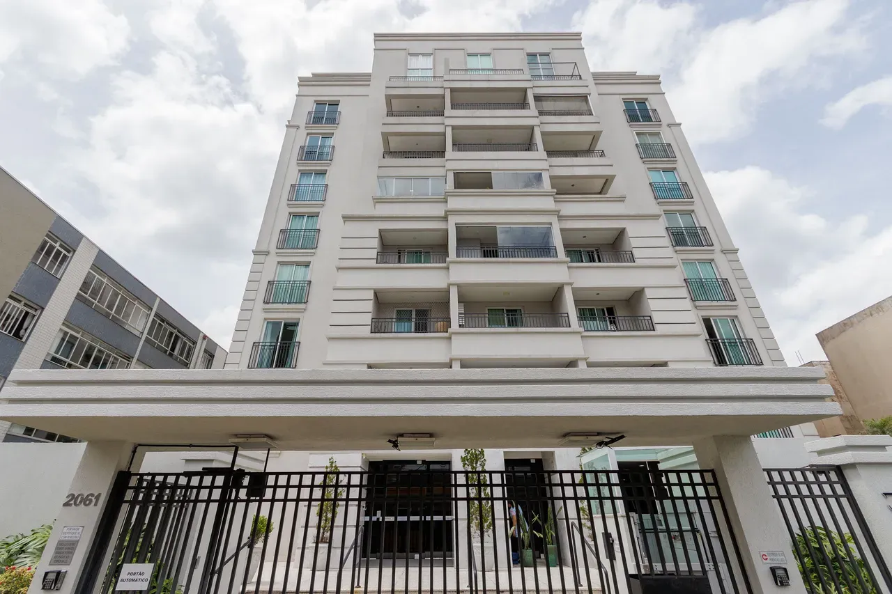 One-bedroom apartment in a building with a coworking space — photo 18