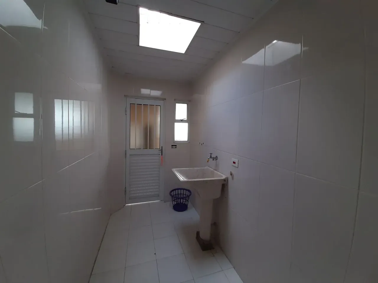 House with 3 bedrooms, 1 en-suite, private garden — photo 25