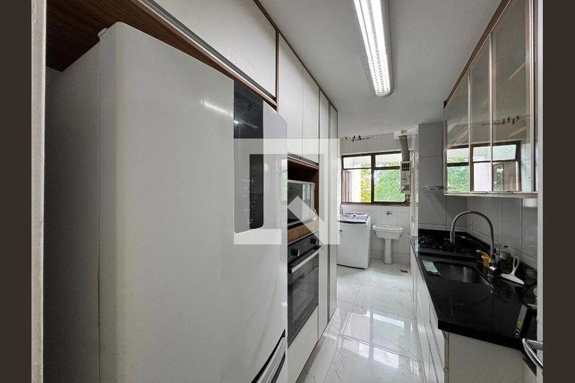3-bedroom apartment with a glass-enclosed balcony — photo 5