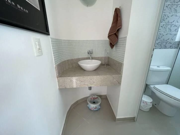 Ventanales de piso a techo y 4 dormitorios: casa de 400 m² — photo 31
