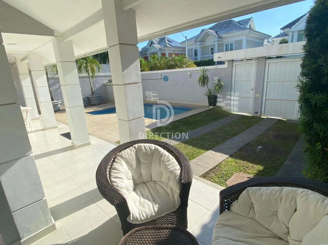 4 quartos e banheira: casa de 300 m² — photo 5