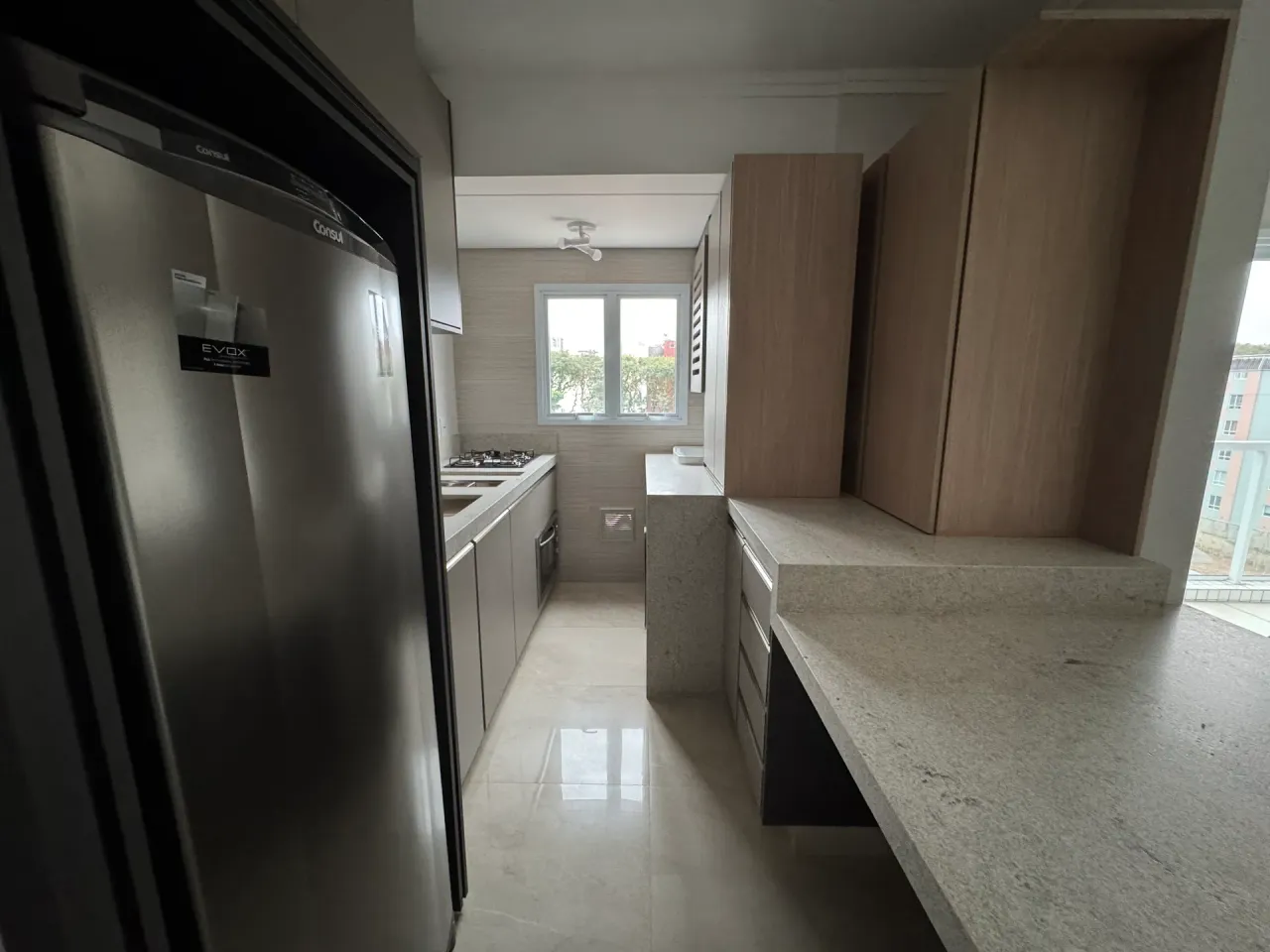 Furnished 2-bedroom apartment with open-plan kitchen — photo 12