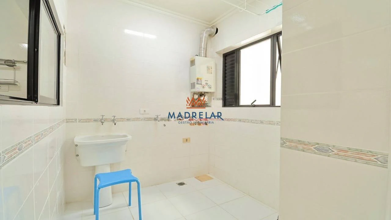 Bathtub in a 3-bedroom apartment, 112 m² — photo 14