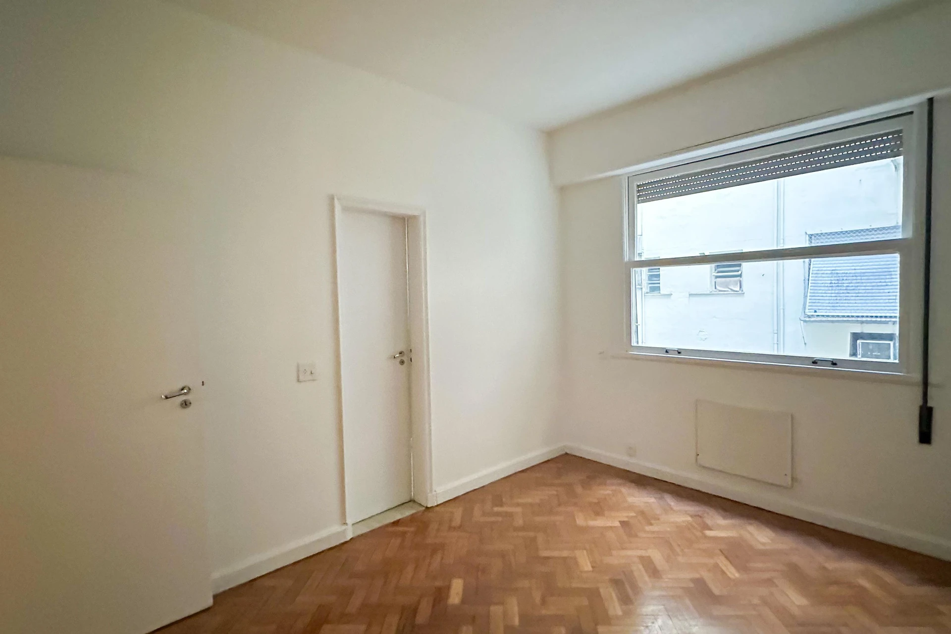 Unfurnished apartment with 3 bedrooms and 4 bathrooms — photo 21