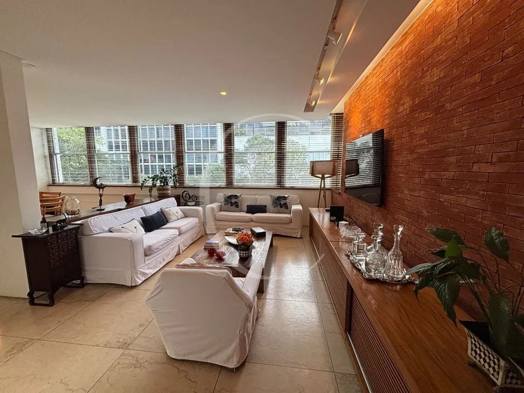 Bathtub in a 3-bedroom apartment, 127 m² — photo 7