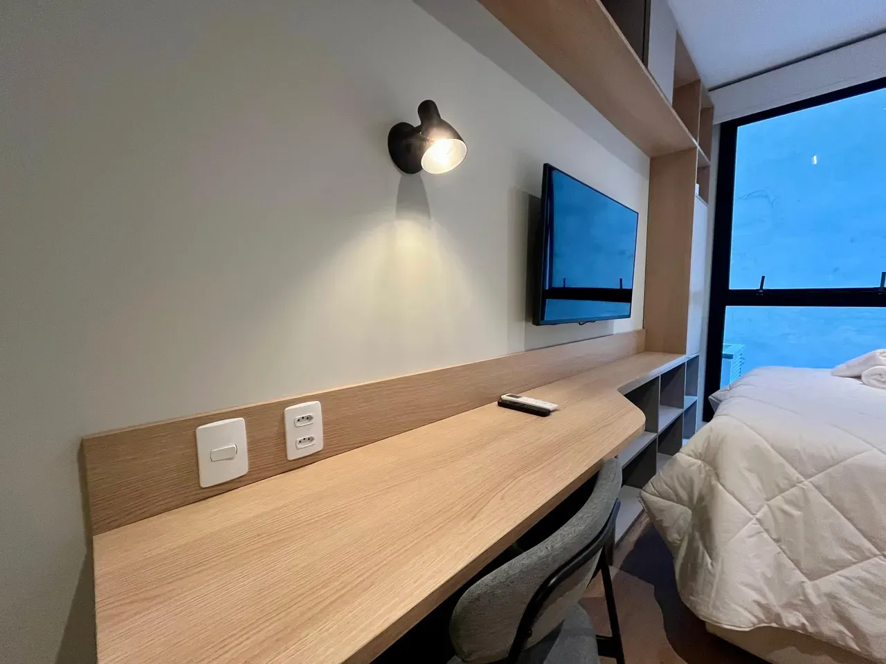 One-bedroom apartment in a building with a coworking space — photo 10