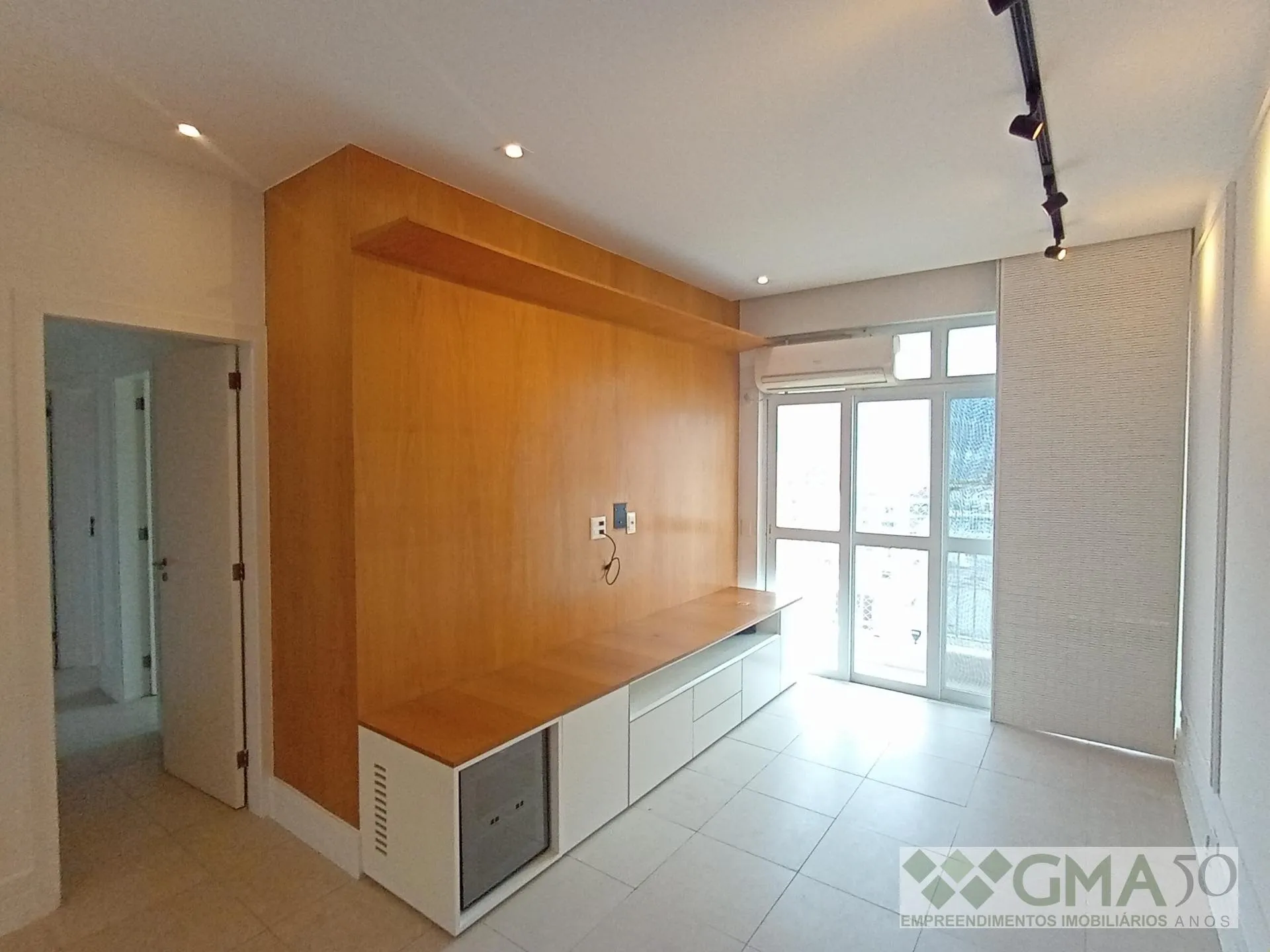 3-bedroom apartment with a mountain view — photo 10
