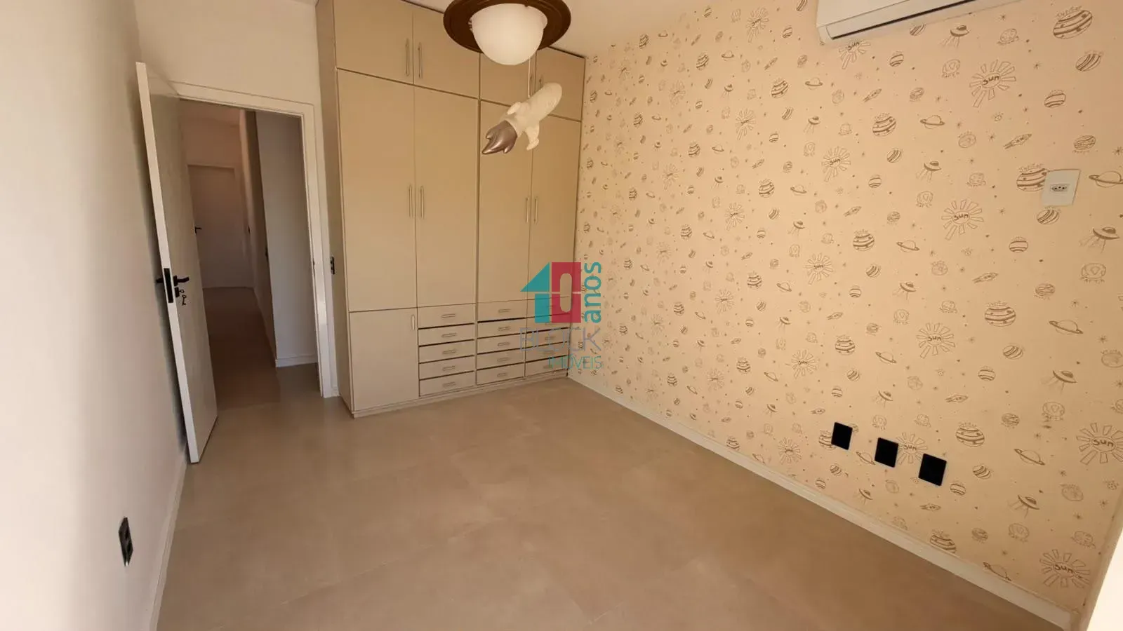 Будинок на 5 кімнат, 2 окремі ванні, 4 санвузли, 320 м² — photo 36