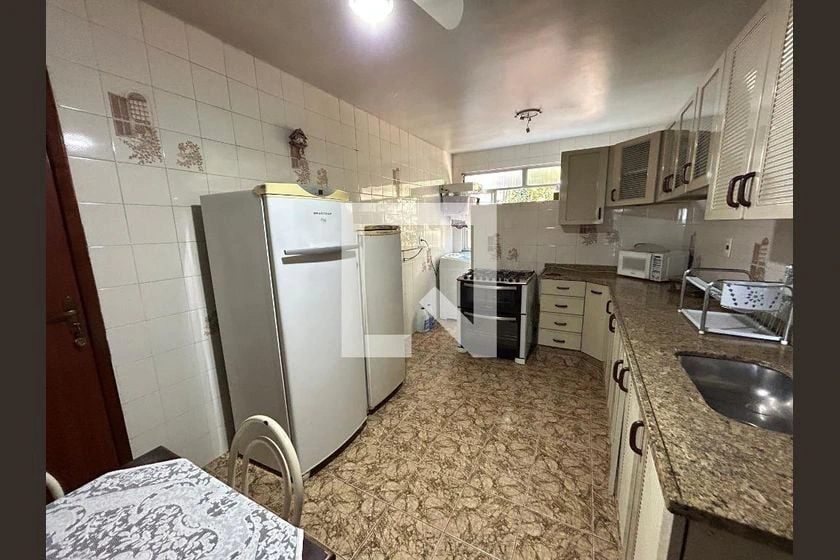 Furnished house with 2 bedrooms and 160 m², no parking — photo 11