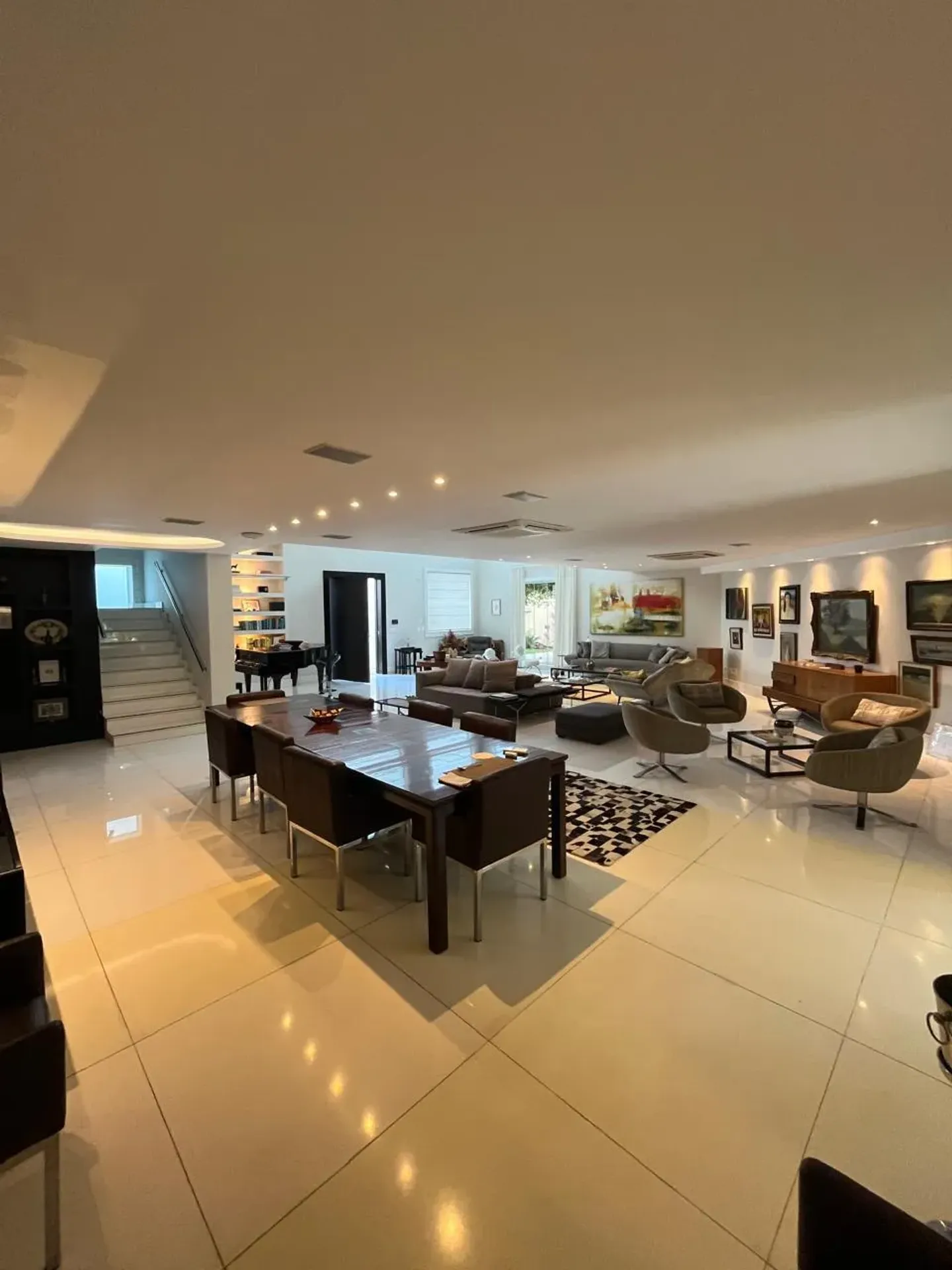 Furnished house with 5 bedrooms and open-plan kitchen — photo 36