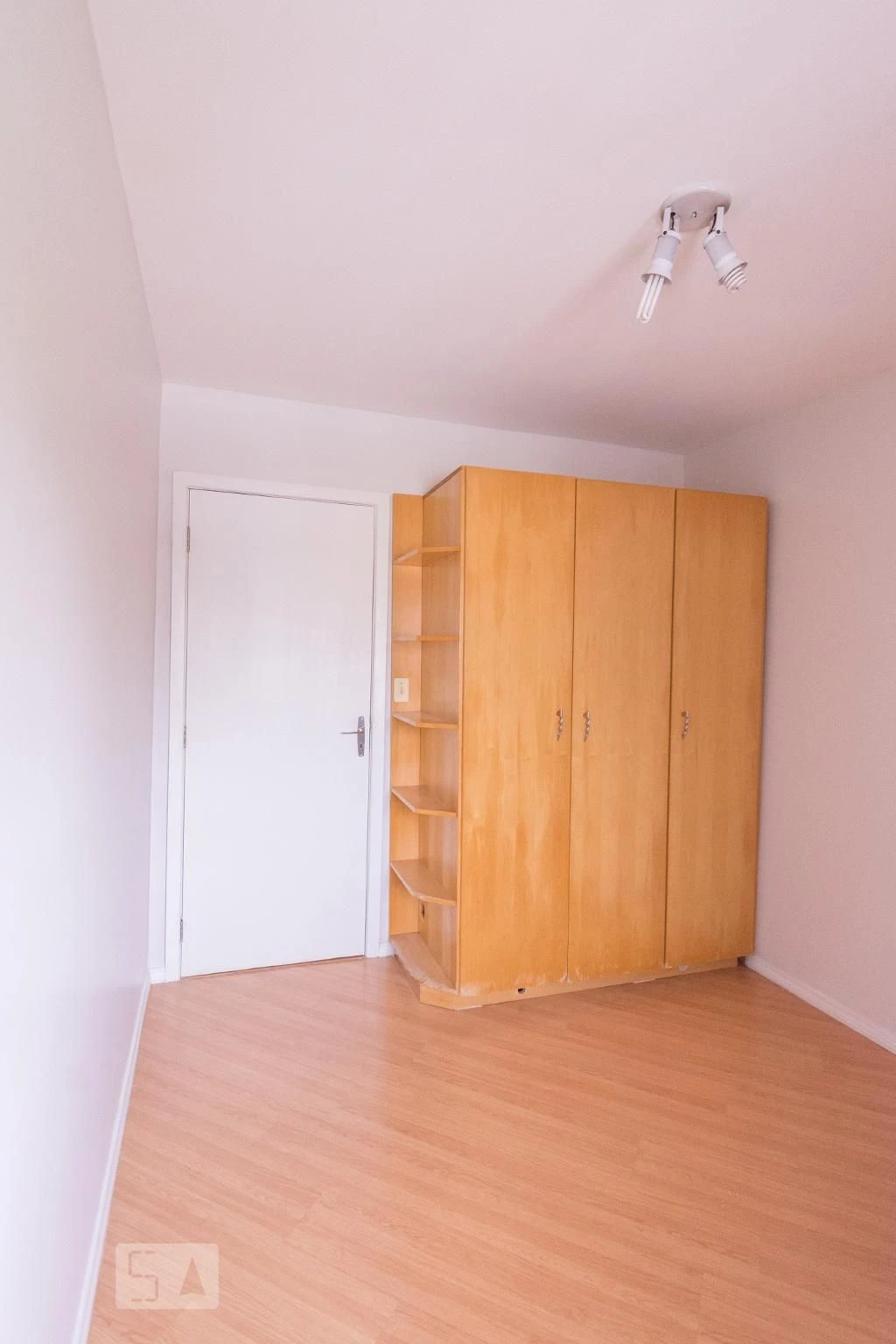 Apartamento com piso de madeira ou laminado, Centro — photo 7