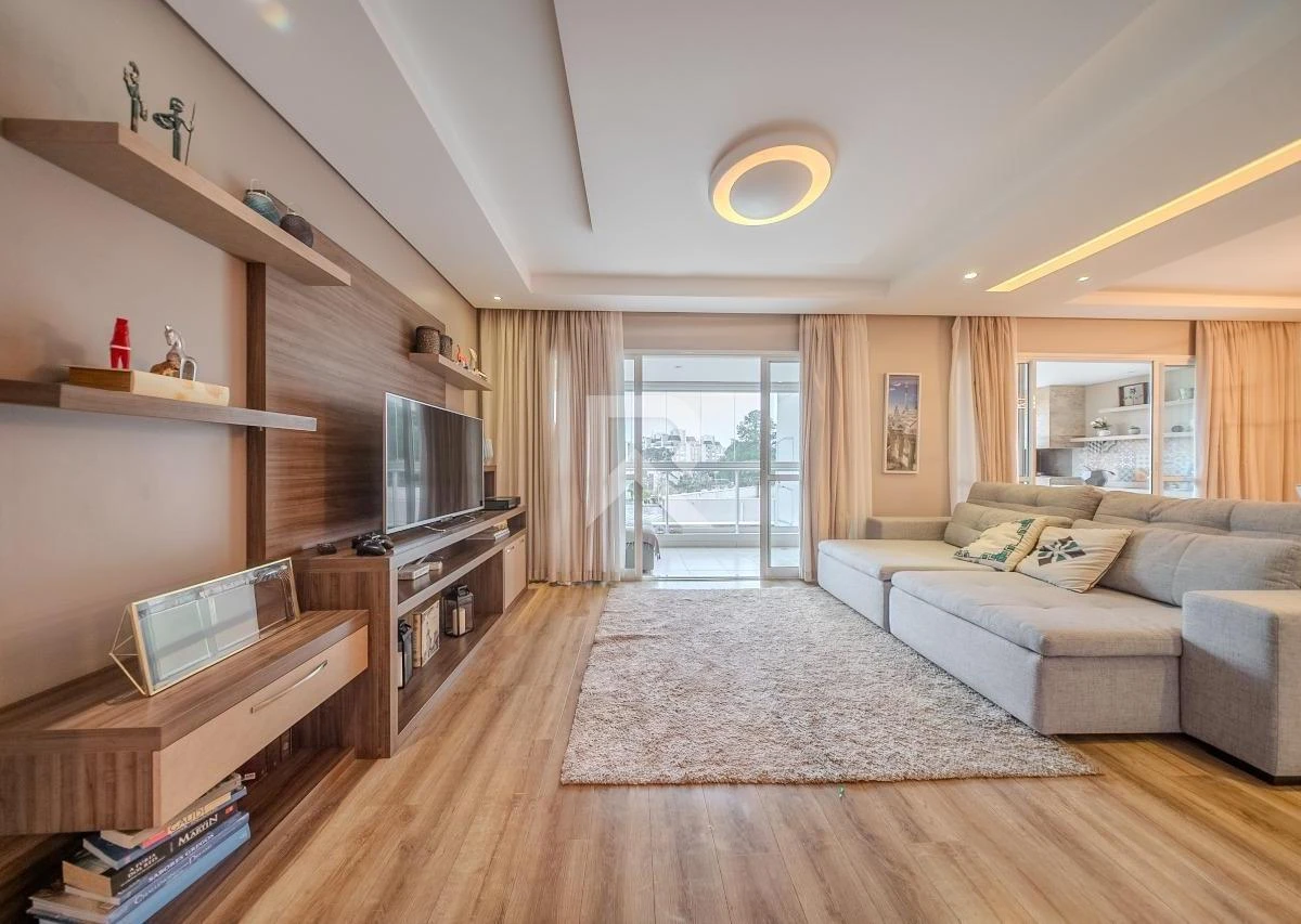Glass-enclosed balcony in a 3-bedroom apartment, 166 m² — photo 38