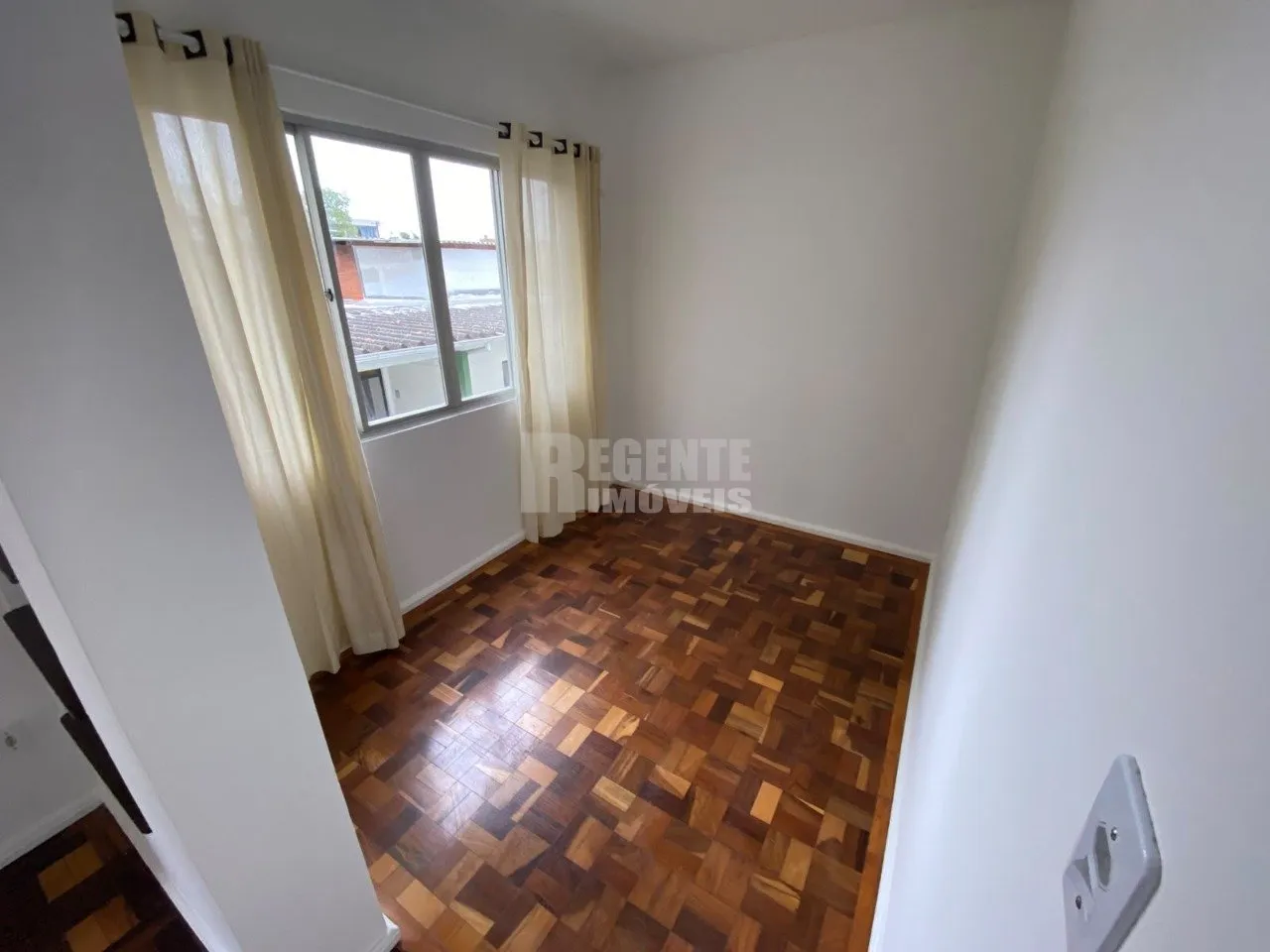 Wood or laminate floors in a 2-bedroom apartment, 80 m² — photo 19